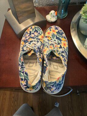 Floral Canvas Lace-Up Sneakers – Casual & Cute 🌸